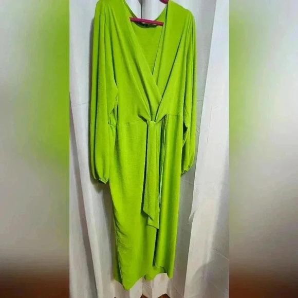 Plus Size Lime Green Tie Front Midi Dress - Picture 3 of 4
